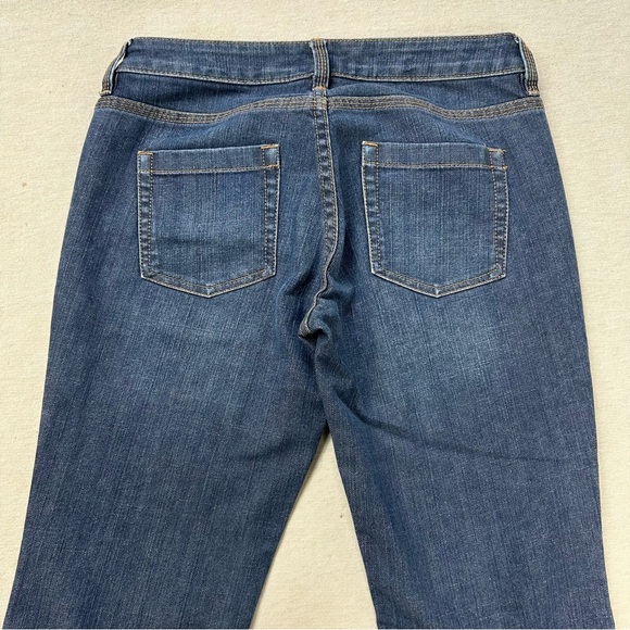 New York & Company PETITE Low Rise Boot Cut Curvy Medium Wash Jeans W - Picture 3 of 10